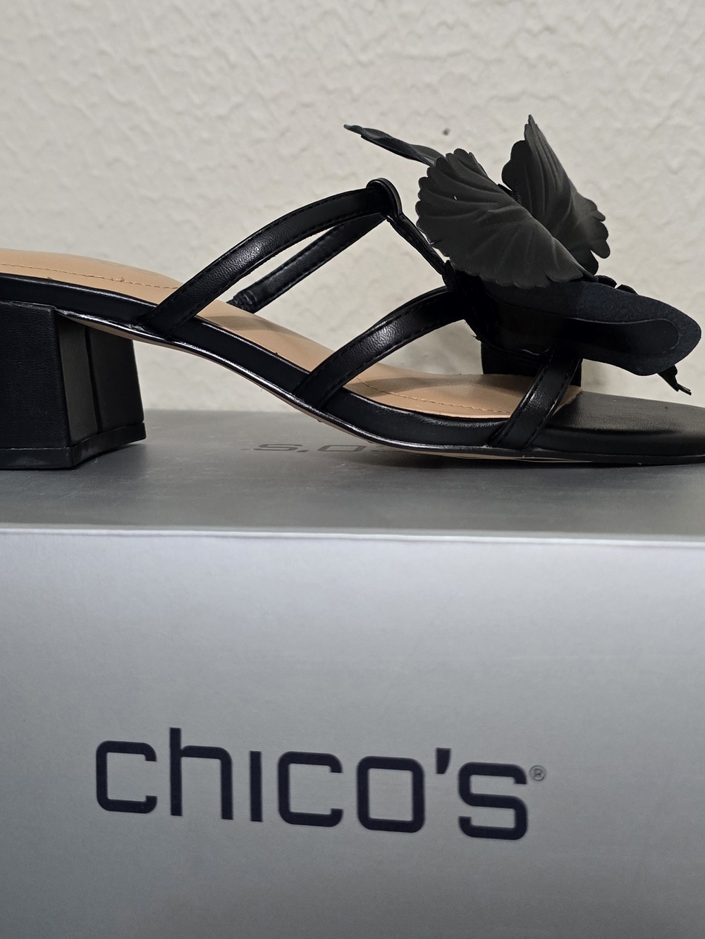 Chico's Black Leather Leaf Applique Block Heel Mule - Picture 2 of 3